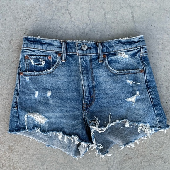 Abercrombie & Fitch Pants - Abercrombie & Fitch The Mom Short High Rise Size 27/4
